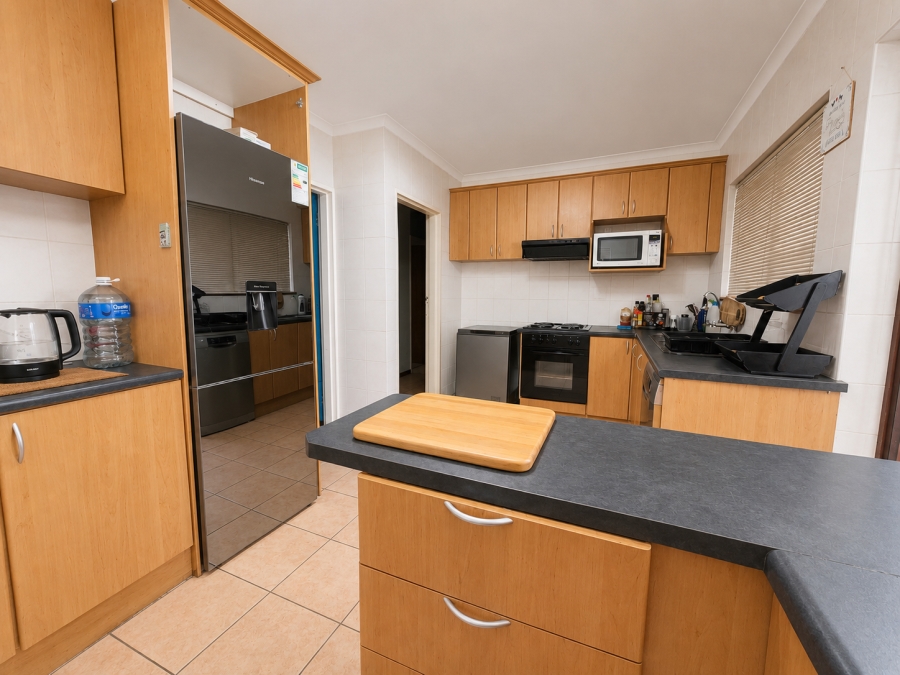 To Let 4 Bedroom Property for Rent in Eikendal Western Cape